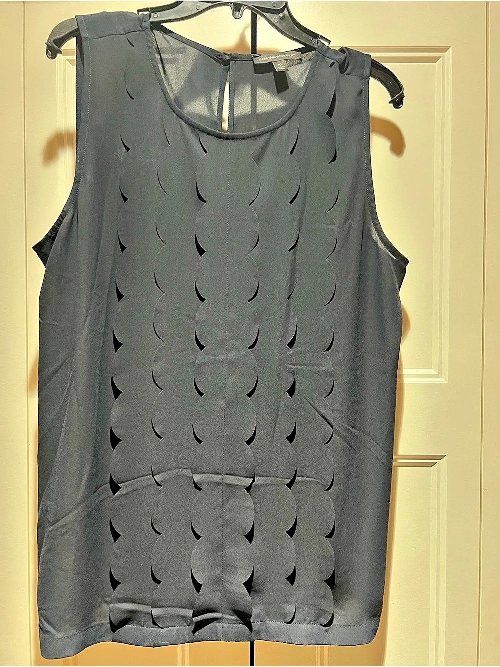 Banana Republic dark Navy blue Sleeveless Blouse Size XL Like New